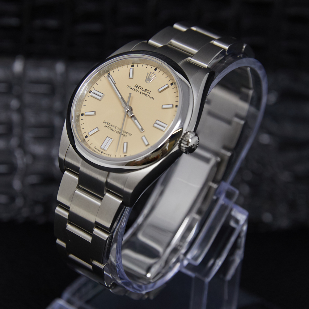 Rolex Oyster Perpetual 36 Beige Dial on Oyster Ref 126000 with New Style Card Green 2025