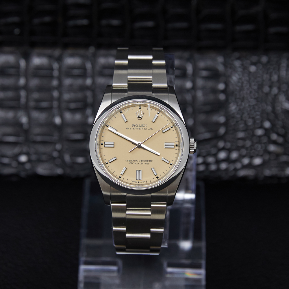 Rolex Oyster Perpetual 36 Beige Dial on Oyster Ref 126000 with New Style Card Green 2025